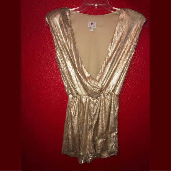 Gold sequin romper - Picture 1 of 8